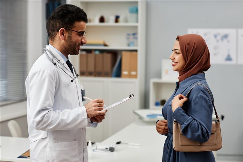 Doctor talking to patient 